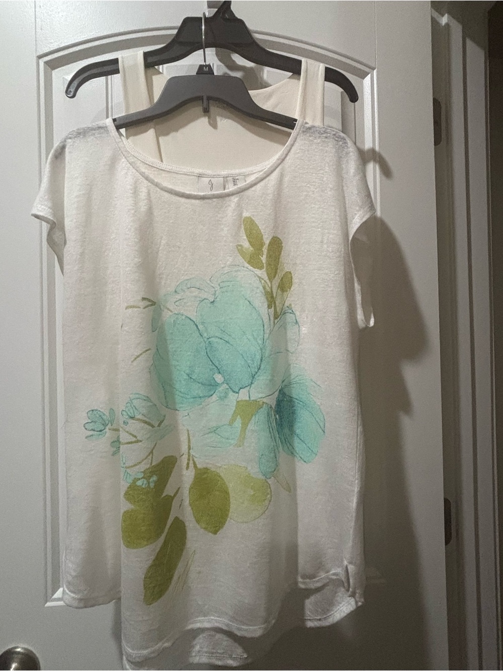 Casual Floral Scoop-Neck Women’s Top - White with Aqua & Olive
